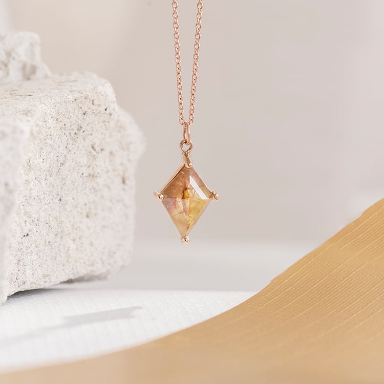 Zlatý prívesok s kite salt and pepper diamantom Leia 109882