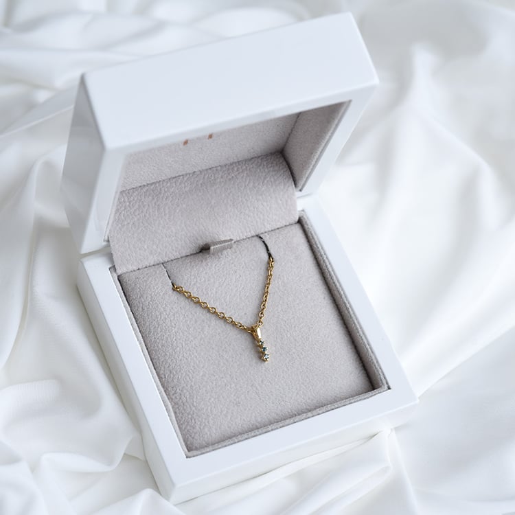 Pozlátený prívesok s modrým diamantom 86248