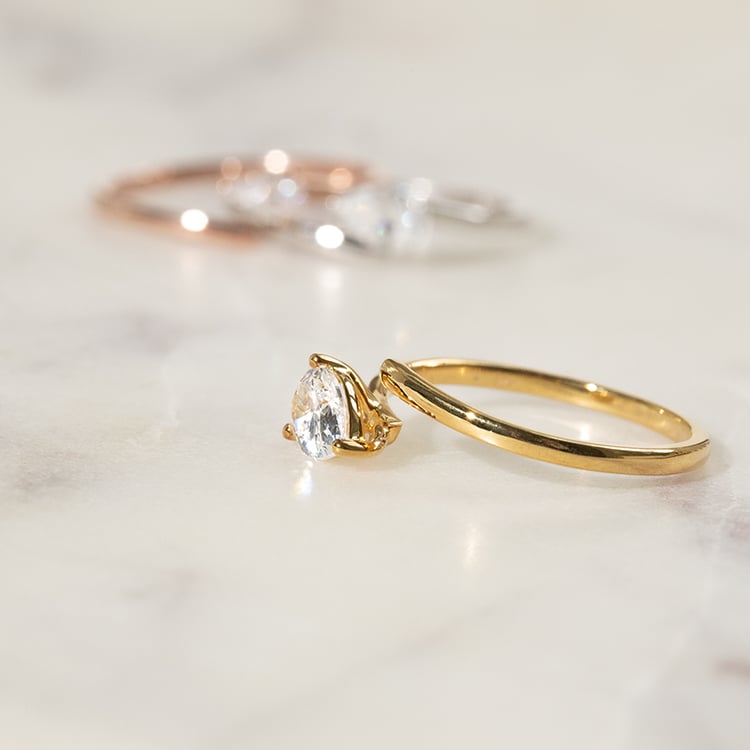 Atypický zásnubný prsteň s lab-grown pear diamantom Carol 137531