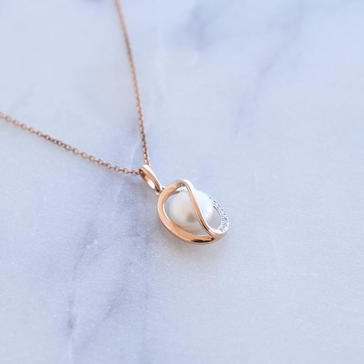 Zlatý prívesok s perlou a diamantmi 87400