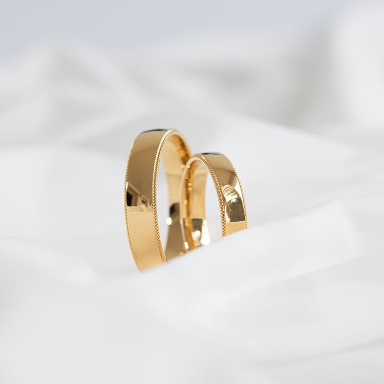 Zlaté svadobné obrúčky so zdobenými okrajmi Marsh 125609