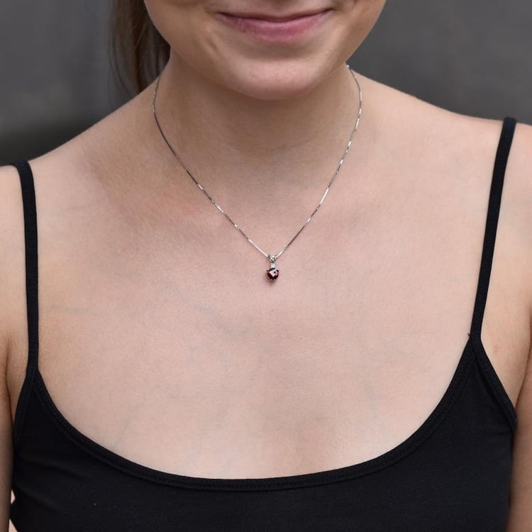 Náhrdelník s granátom Diamie 9599