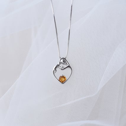 Strieborný prívesok matka a dieťa s citrínom a diamantom Ella