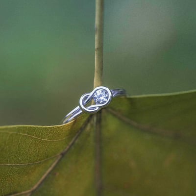 Zásnubný prsteň s diamatom