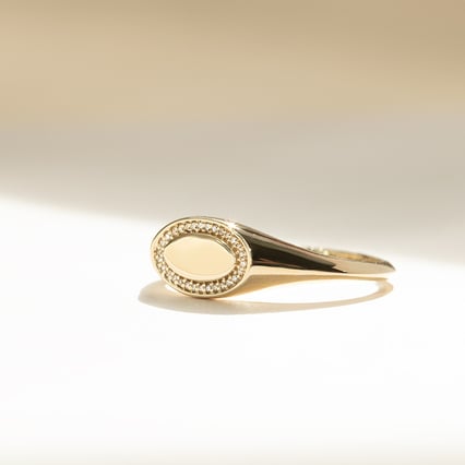 Zlatý oválný pečatný prsteň s diamantmi Pamm