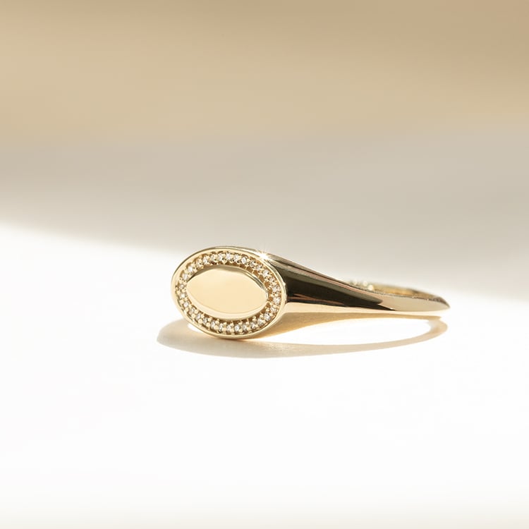 Zlatý oválný pečatný prsteň s diamantmi Pamm 138431