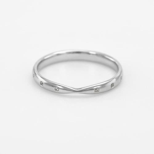 Zlatý minimalistický eternity prsteň s diamantmi Ovone