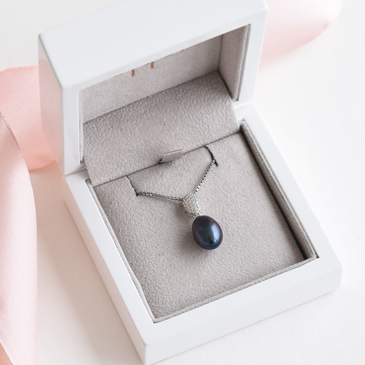 Prívesok s čiernou perlou 78114