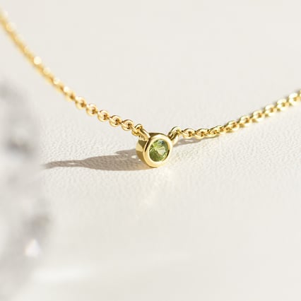 Strieborný minimalistický náhrdelník so zeleným zafírom Vieny