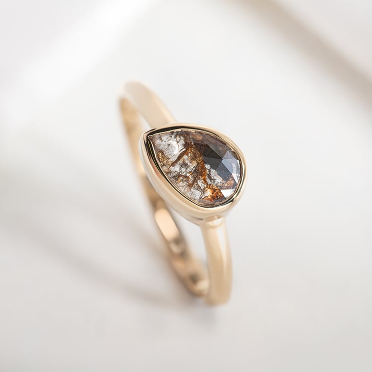 Prsteň so salt and pepper pear diamantom Levander 149227