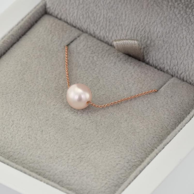Nežný zlatý náhrdelník s ČGL certifikovanou perlou Lemoneli 100381