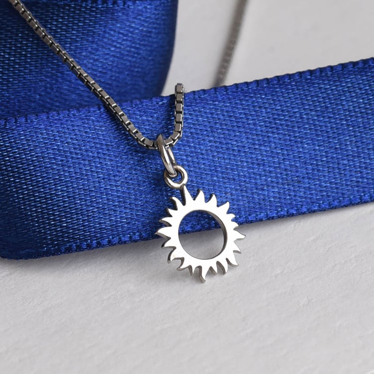 Strieborný prívesok v tvare slnka 78140