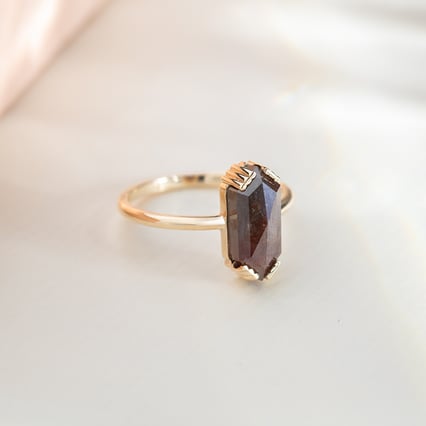 Prsteň s hexagon salt and pepper diamantom Sarai