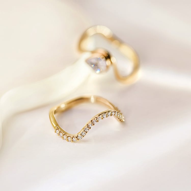 Atypická svadobná obrúčka s diamantmi 155082