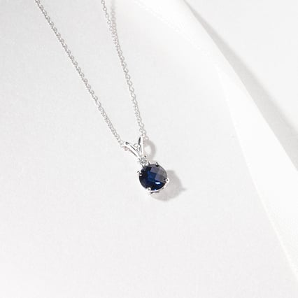 Zafírový prívesok zo zlata s diamantom Endora