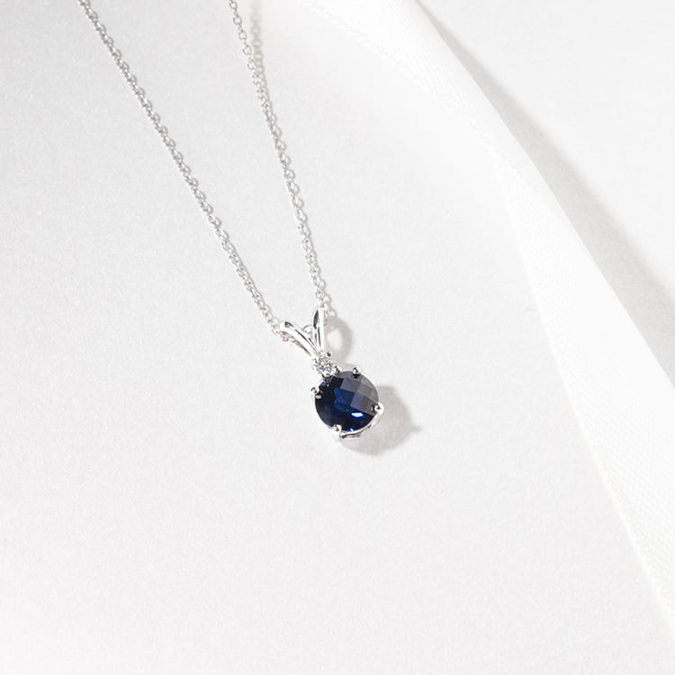 Zafírový prívesok zo zlata s diamantom Endora 127754