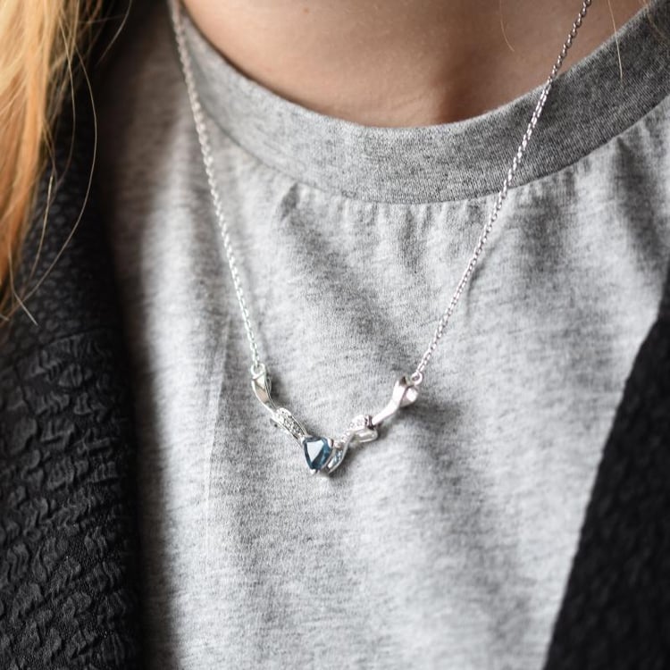 Strieborný náhrdelník 16690