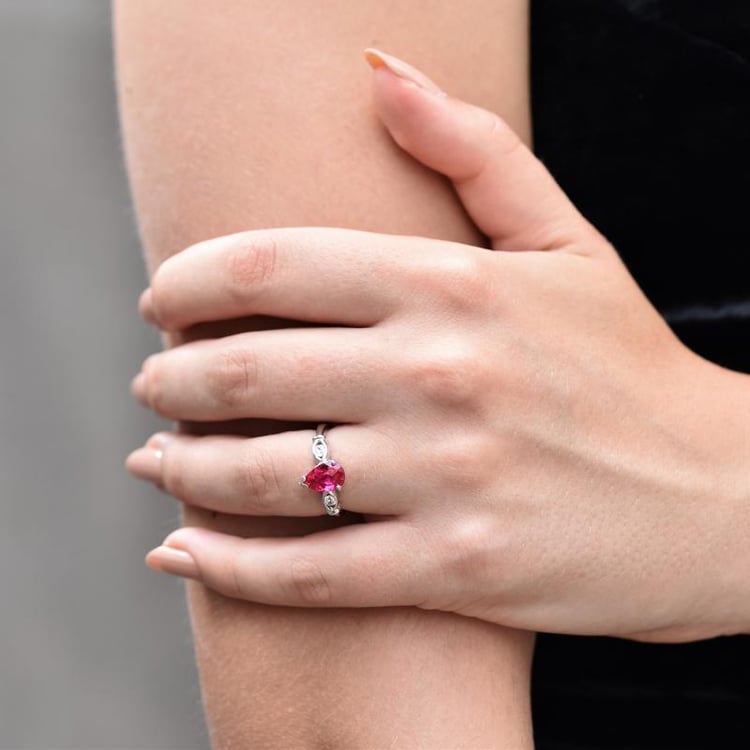 Rubínový prsteň so zirkónmi 14652