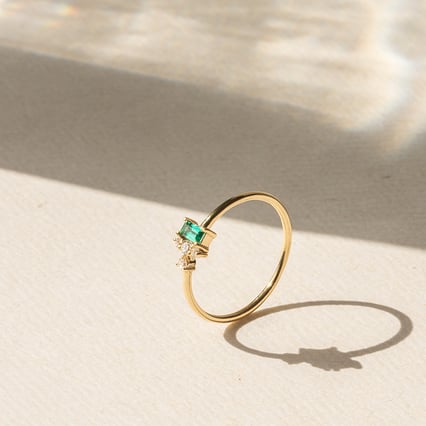 Cluster prsteň s lab-grown smaragdom a diamantmi Petey