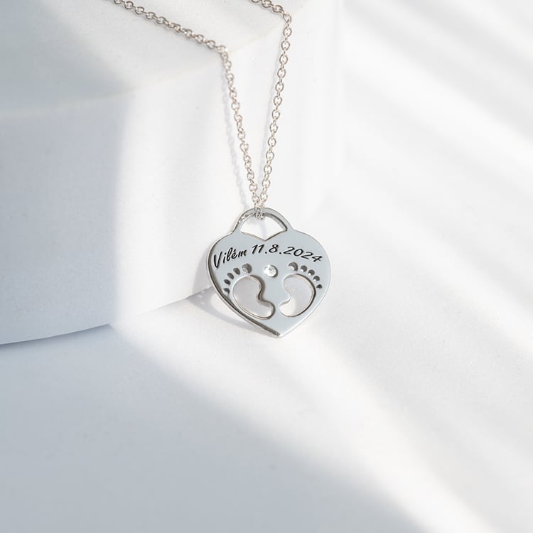 Zlatý prívesok detské nožičky s diamantom a gravírom Sophia 144600