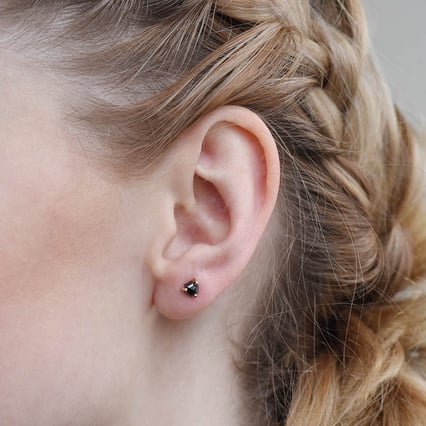 Zlaté náušnice s čiernymi diamantmi Danica