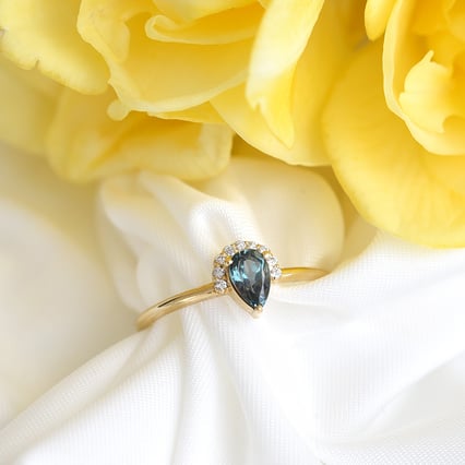 Zlatý prsteň s alexandritom a diamantmi Dorean
