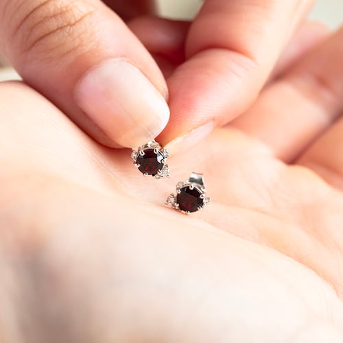 Cluster náušnice s českými granátmi a diamantmi Alary