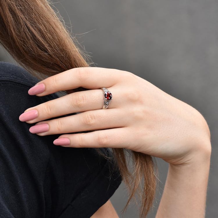 Granátový prsteň zo striebra 31305