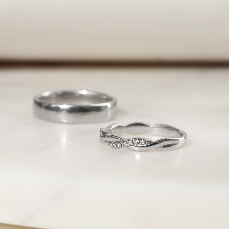 Zlatý prepletaný prsteň s diamantmi Asela 136398