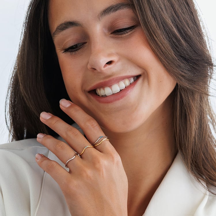 Strieborný prsteň s tromi modrými diamantmi 157770