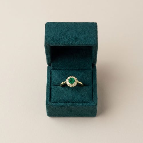 Rozvodový zlatý halo prsteň so smaragdom obklopeným diamantmi Eliot