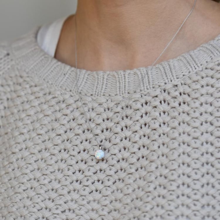 Náhrdelník s opálom 27085