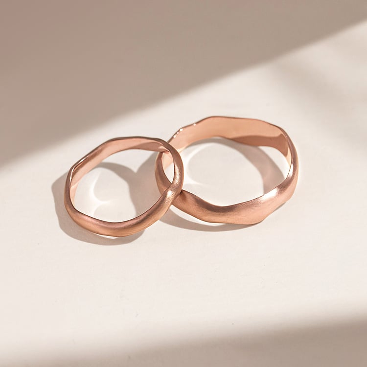 Nepravidelné zlaté svadobné obrúčky 156331