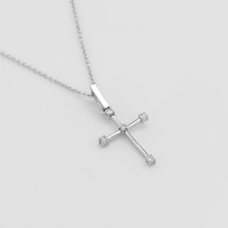 Krížik s bielými zafírmi 50023