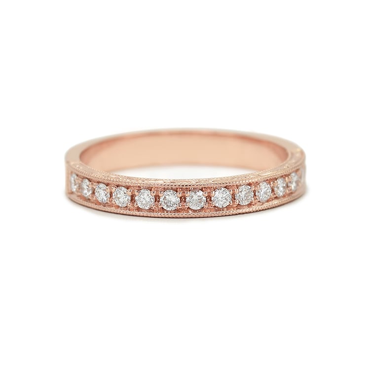 Obrúčka z ružového zlata zdobená diamantmi