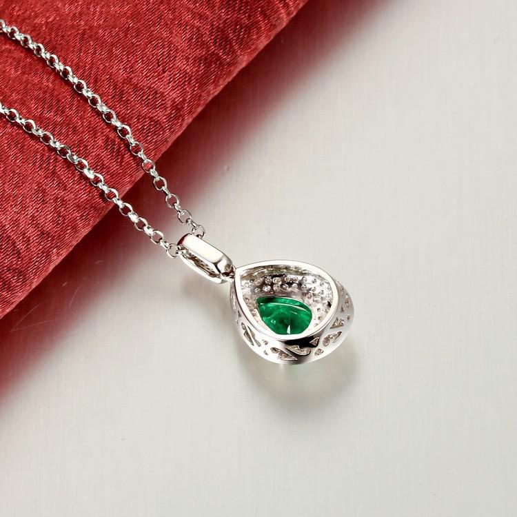 Zlatý prívesok s pear smaragdom 5235