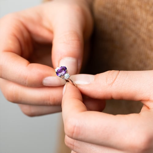 Zásnubný prsteň s ametystom a lab-grown diamantmi Brink