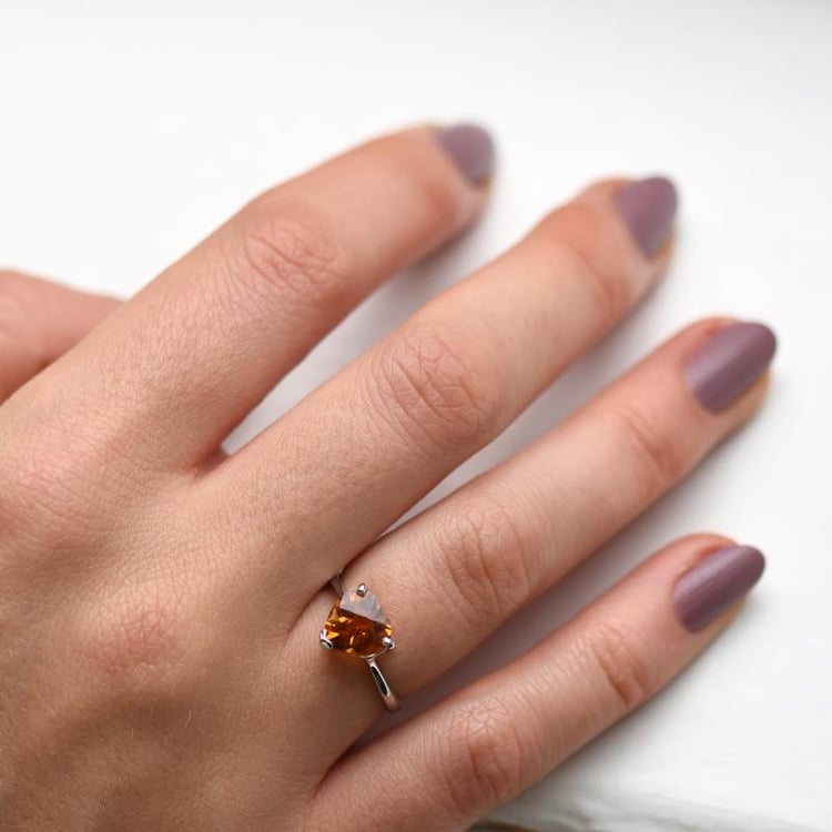 Zlatý prsteň s citrínovým srdcom 50549