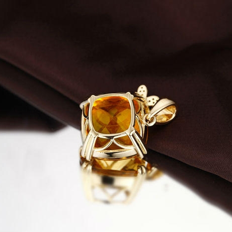 Prívesok s diamantovým motýľom a citrínom 2137