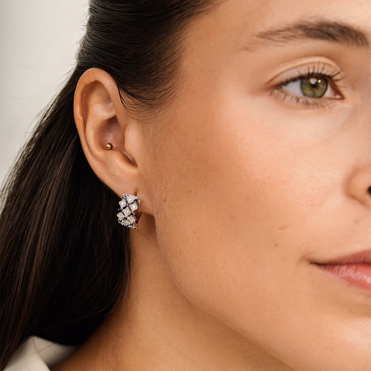 Strieborné kruhové náušnice s lab-grown diamantmi a zafírmi Solveig 162780