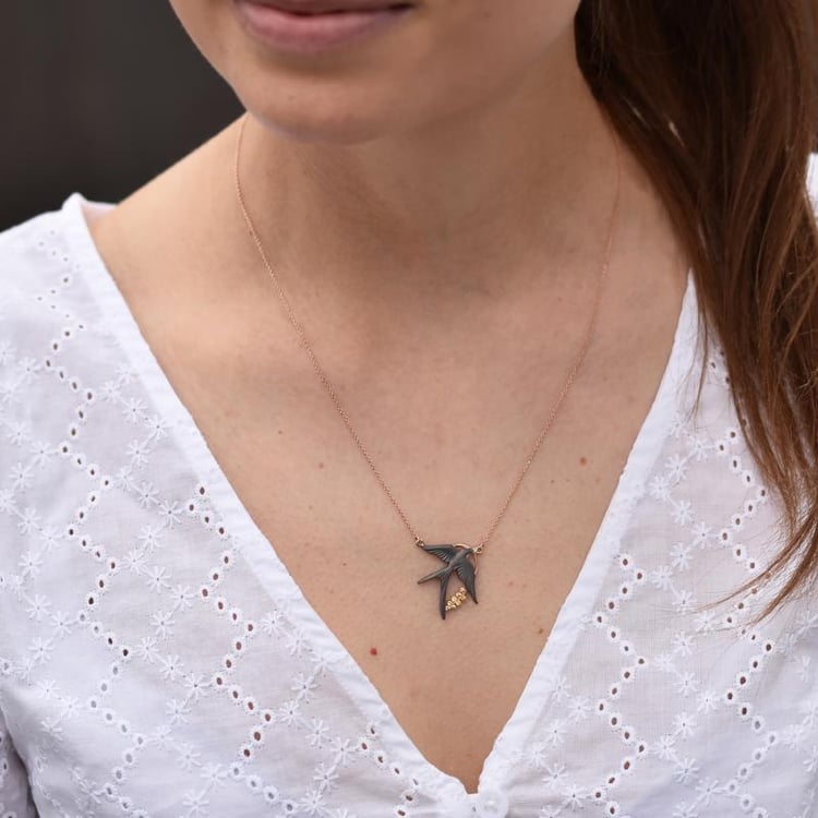 Diamantový náhrdelník s lastovičkou 43522