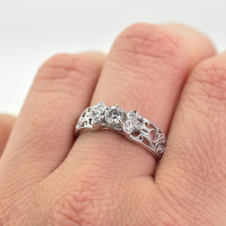 Zlatý zásnubný prsteň s diamantmi vo vintage štýle 55502