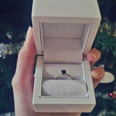 Zásnubný prsteň s čiernym diamantom