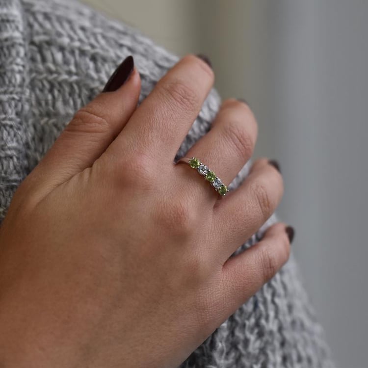 Strieborný prsteň s olivínmi 31420