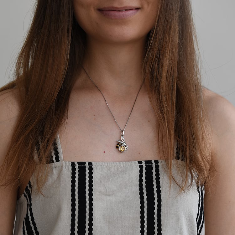 Strieborný prívesok so včelou a citrínom 64059