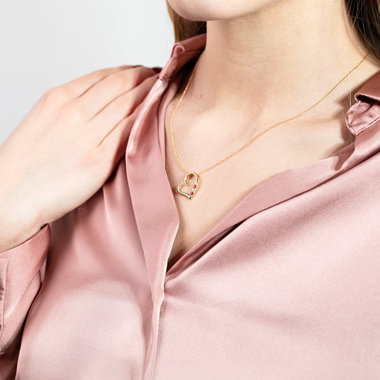 Zlatý prívesok srdce s rubínmi a diamantom Janey 149367