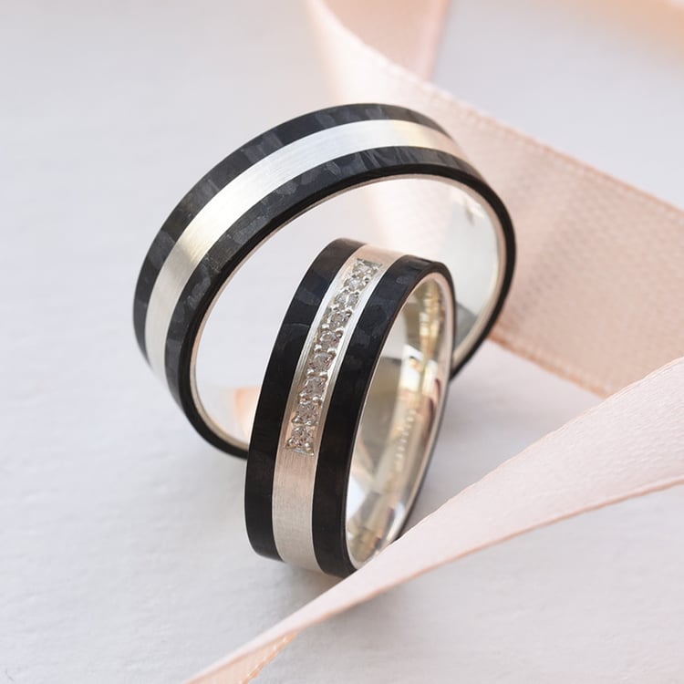 Snubné prstene z karbonu a zlata s diamantmi 77420