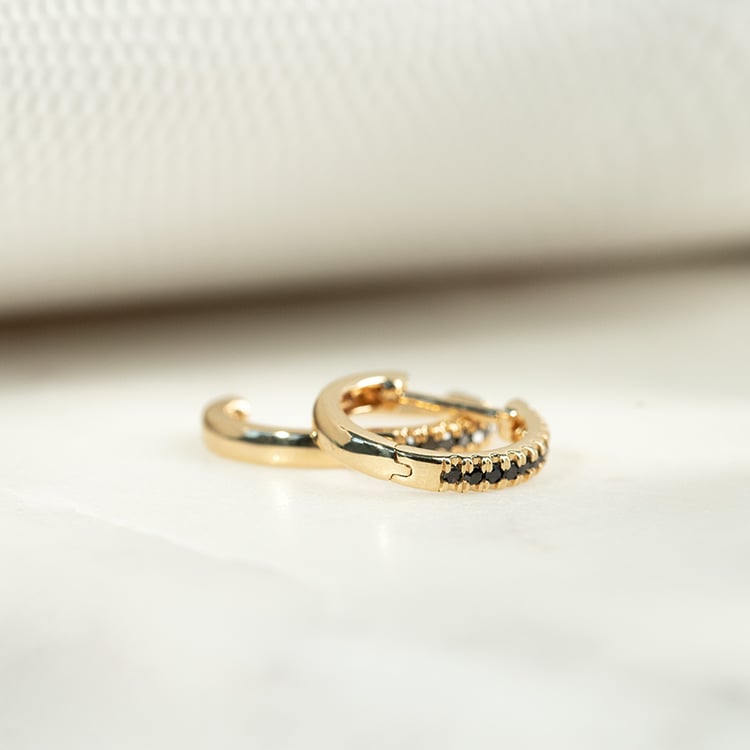 Kruhové náušnice s čiernymi diamantmi Carolin 133991