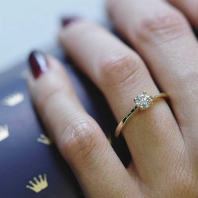 Zásnubný prsteň s diamantom