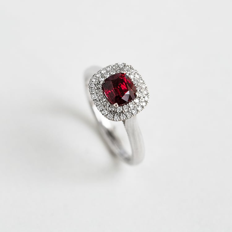 Luxusný zlatý prsteň so spinelom a diamantmi Charmaine 144641